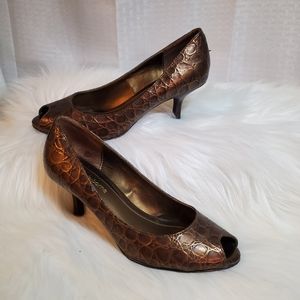 LIZ CLAIBORNE peep toe heels sz 8
